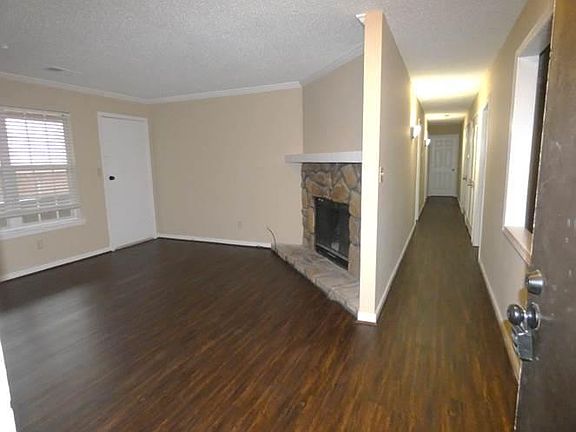 2nd image of 909 Chapel Creek Dr