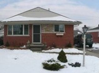 22621 Raymond St, Saint Clair Shores, MI 48082