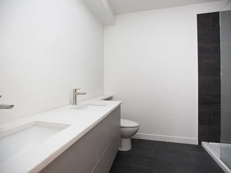 2445 N Lincoln Ave #2R — Photo 4