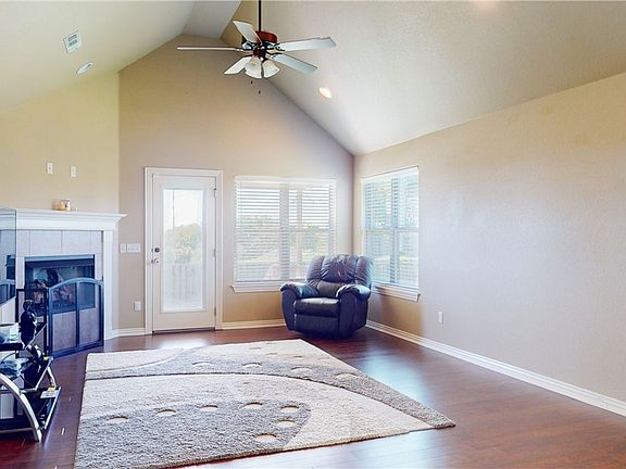 5th image of 520 Sorrento Dr