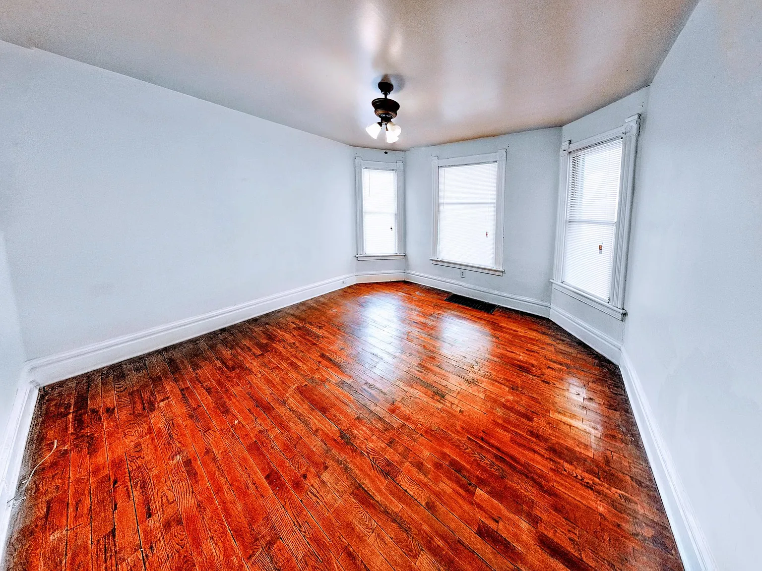 120 Fairbanks Street NE — Photo 3