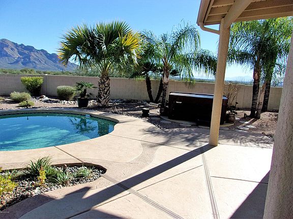 3rd image of 2025 W Three Oaks Dr