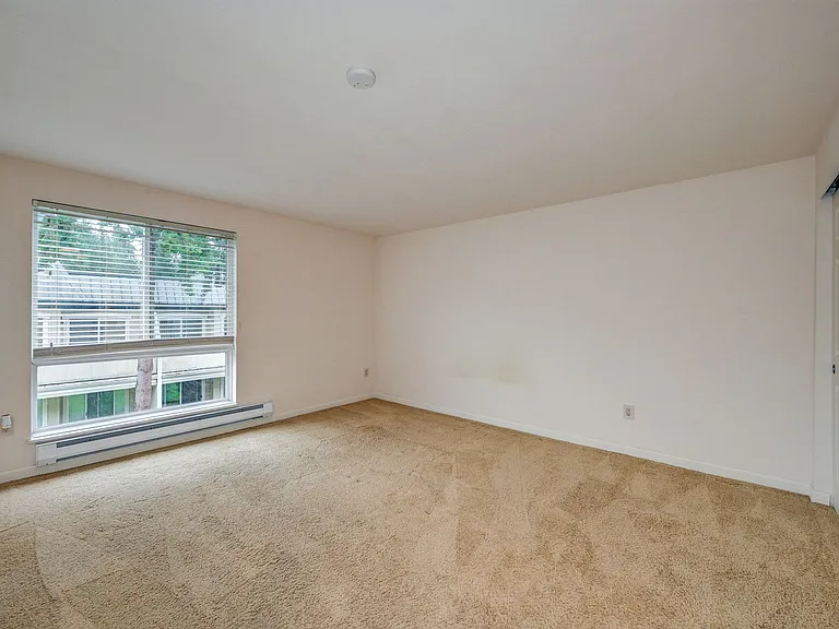 10306 NE 16th St #P4 — Photo 12