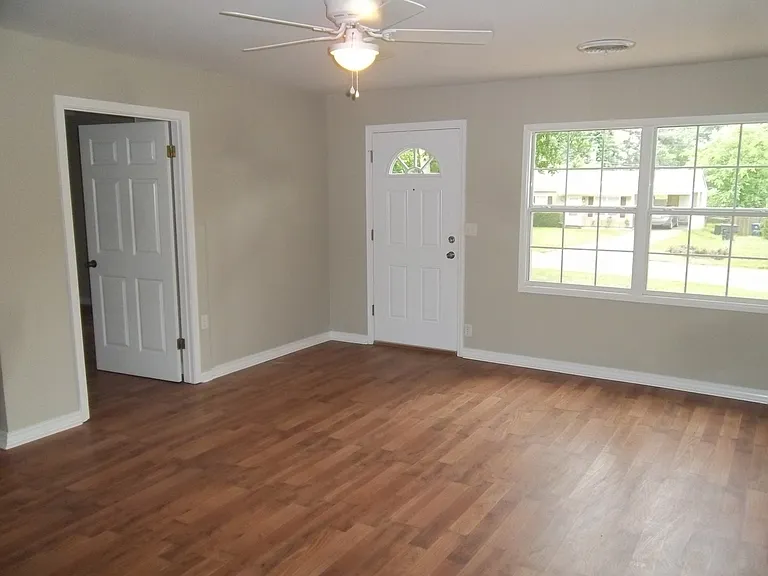 2832 Holiday Ln — Photo 9