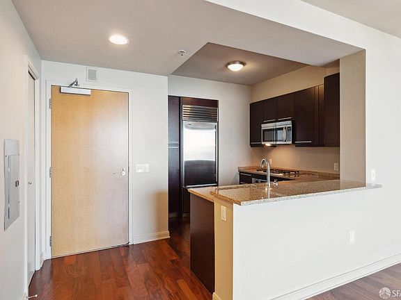 4th image of 425 1st St Unit 4501
