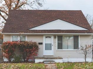 24243 Wilmot Ave, Eastpointe, MI 48021