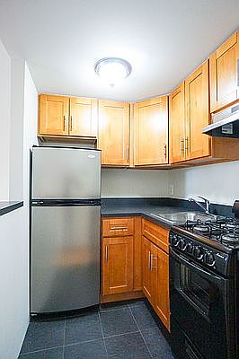 4th image of 307 E 94th St APT 4B