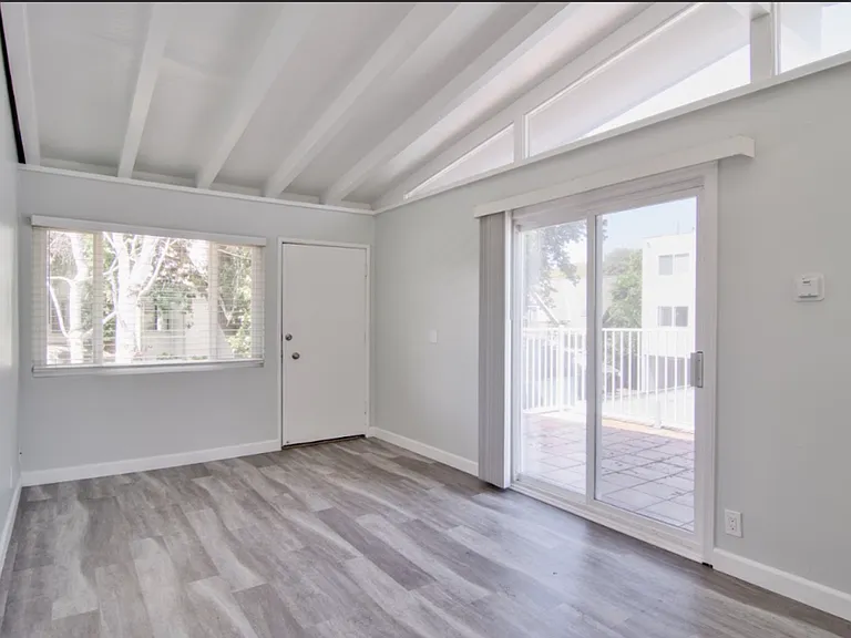 1410 Jefferson Ave — Photo 2