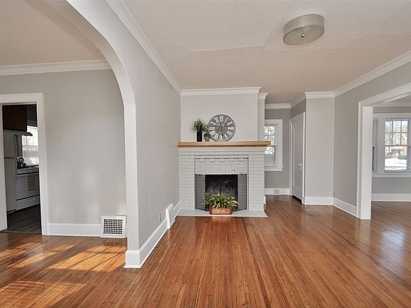 5th image of 703 Camlin Ave