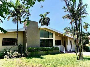 2560 NE 200th St, Miami, FL 33180