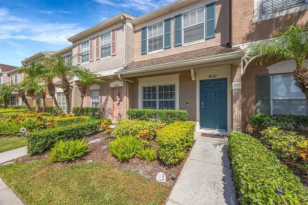 2 bed, 1.5 bath, 1184 sqft, $1,995 — Photo 1