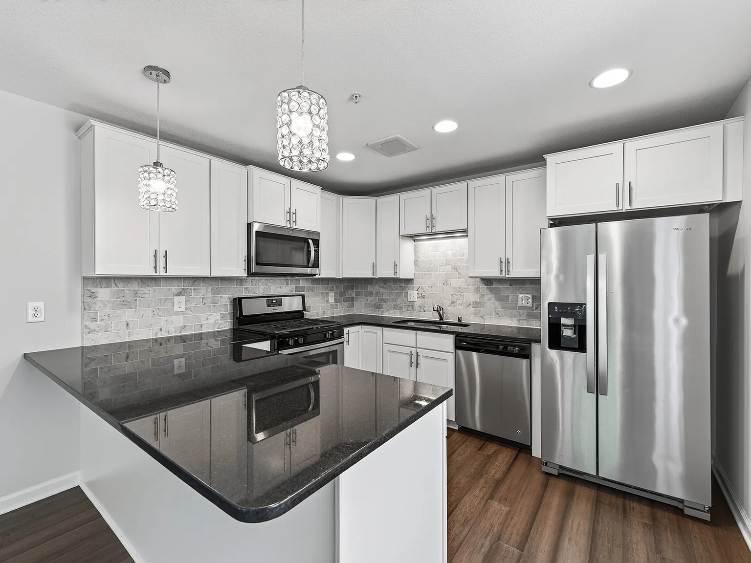 4 bed, 1887 sqft, $2,950 — Photo 2