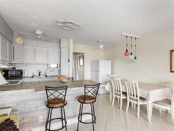 4th image of 725 SW 11th Ave APT 12