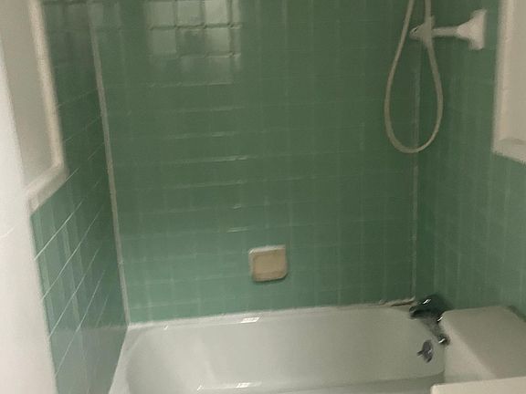 3rd image of 222 18th St APT A