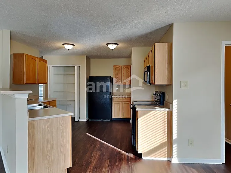 1221 Redwood Dr — Photo 5