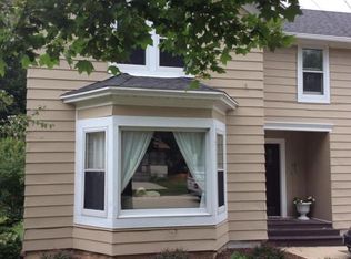 272 W Chestnut St, Burlington, WI 53105