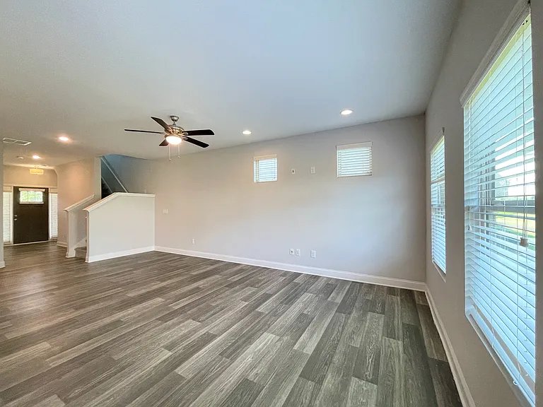 598 Omnia Ct — Photo 4