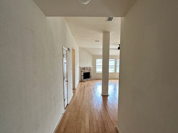 5th image of 903 Cedar Creek Dr