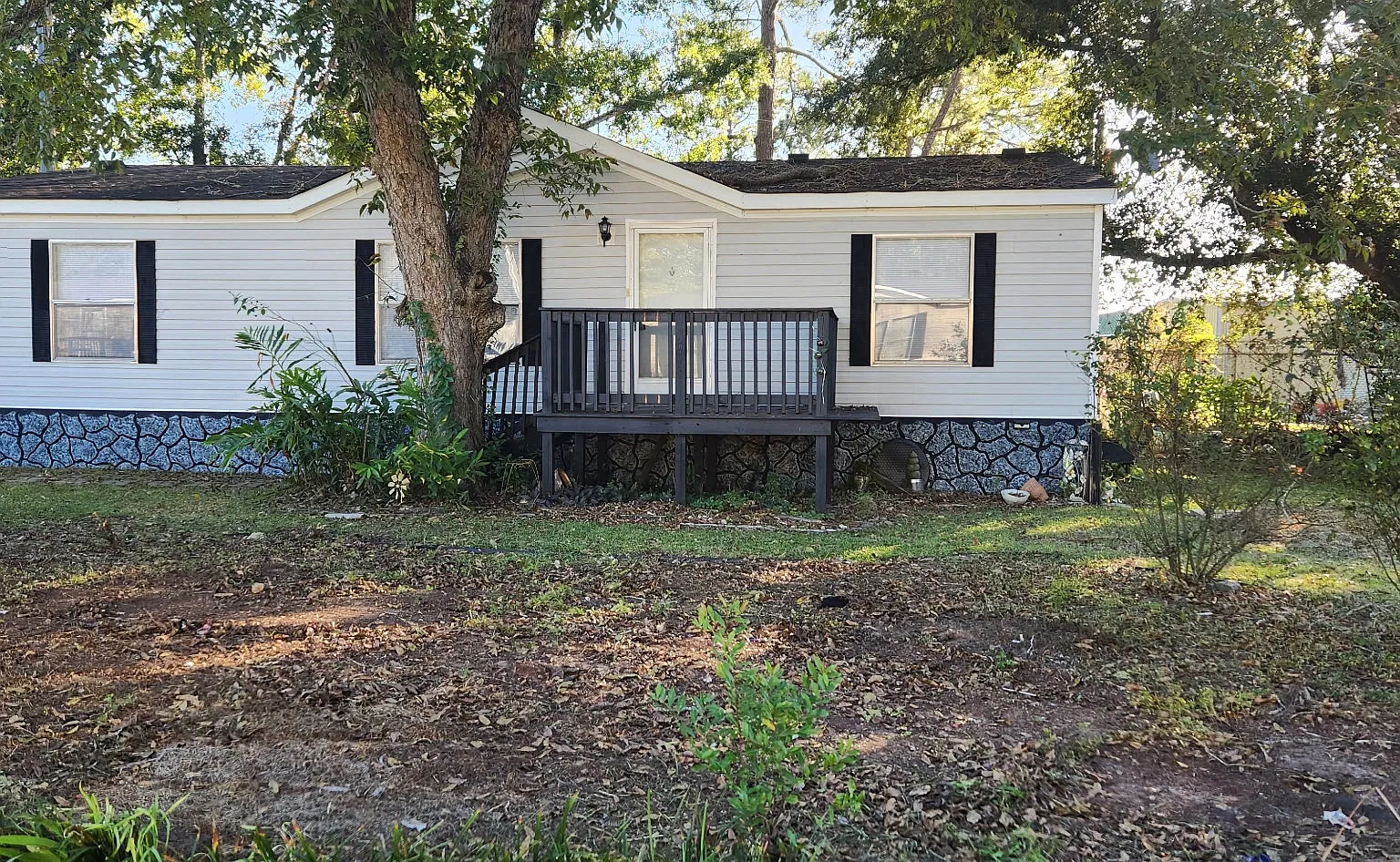 3 bed, $1,095 — Photo 1