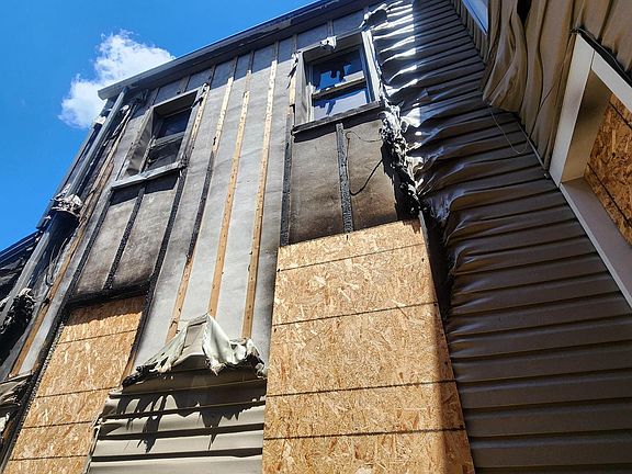 3rd image of 727 Walnut St