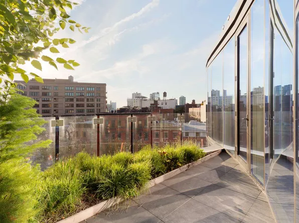 122 Greenwich Avenue image 1 of 11