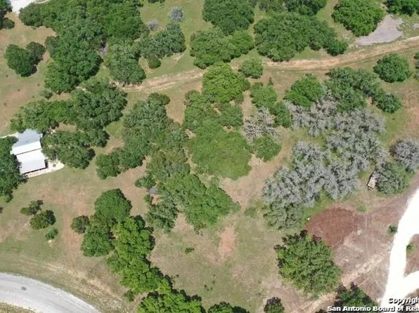 543 Buckskin Trl, Bandera, TX 78003