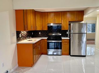 42-02 164th St, Flushing, NY 11358