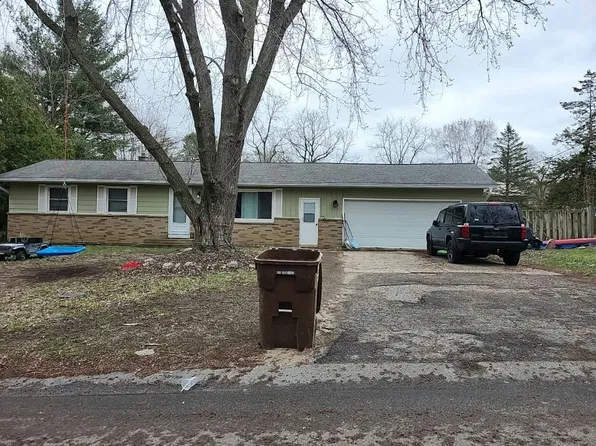 5064 Rock River Dr NE, Grand Rapids, MI 49525