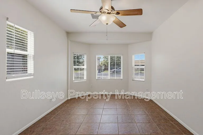250 E Park Ave — Photo 15
