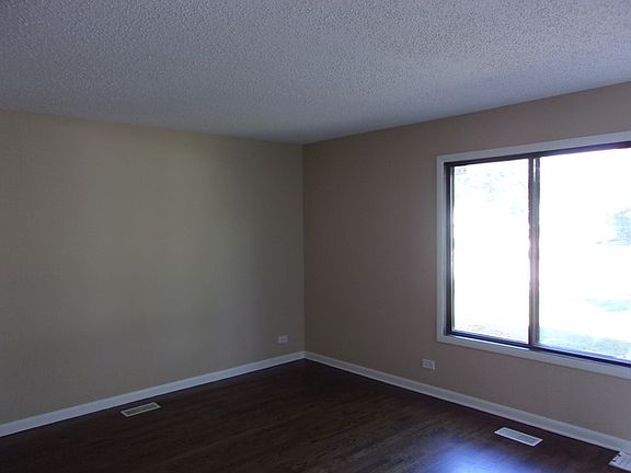 2nd image of 30W083 Maplewood Dr