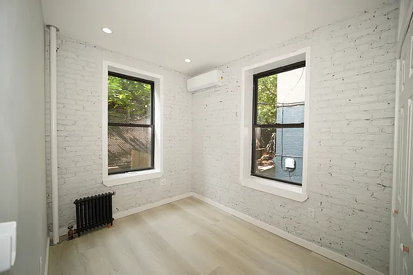 Bedroom, photo 1