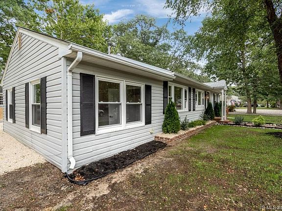 4th image of 230 Chestnut Dr
