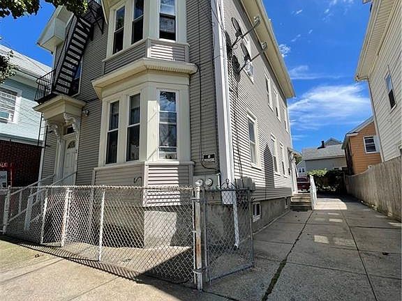 2nd image of 31 Putnam St