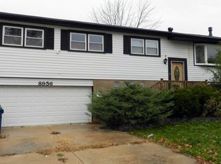 8956 W 92nd St, Hickory Hills, IL