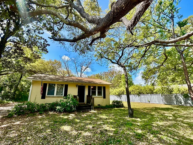 1597 Secessionville Rd — Photo 1