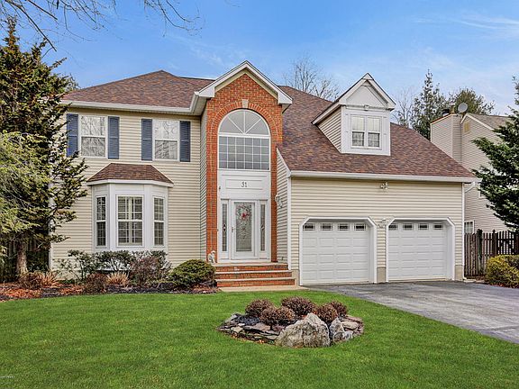 4th image of 31 Heritage Dr