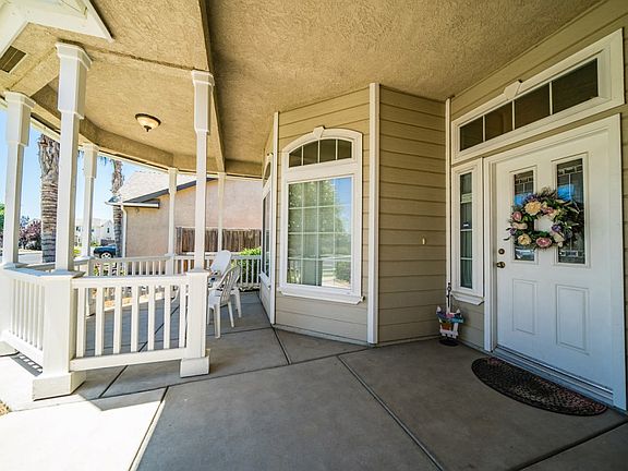 2nd image of 1540 W Bella Oaks Way