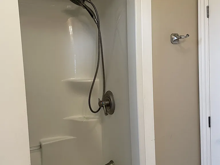 179B The Queensway S — Photo 18