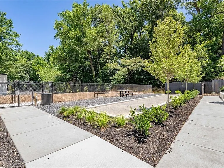 1225 Chelsea Cir NW — Photo 38