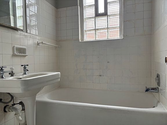 5th image of 126 N Genesee St #304