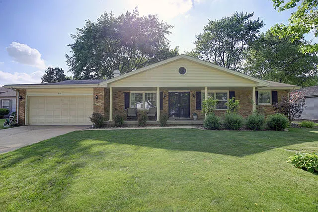 2117 Lynwood Dr photo 1