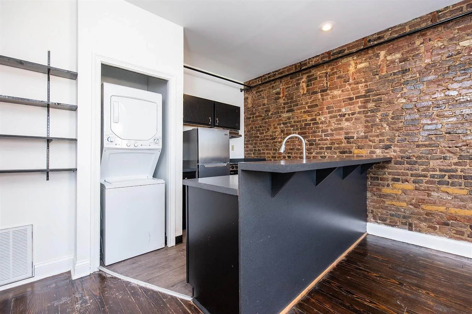 153 North Limestone - 3 — Photo 1
