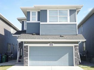 40 W Red Sky Cmn NE, Calgary, AB T3N1N2