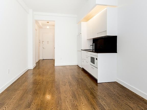 5th image of 212 W 91st St APT 302