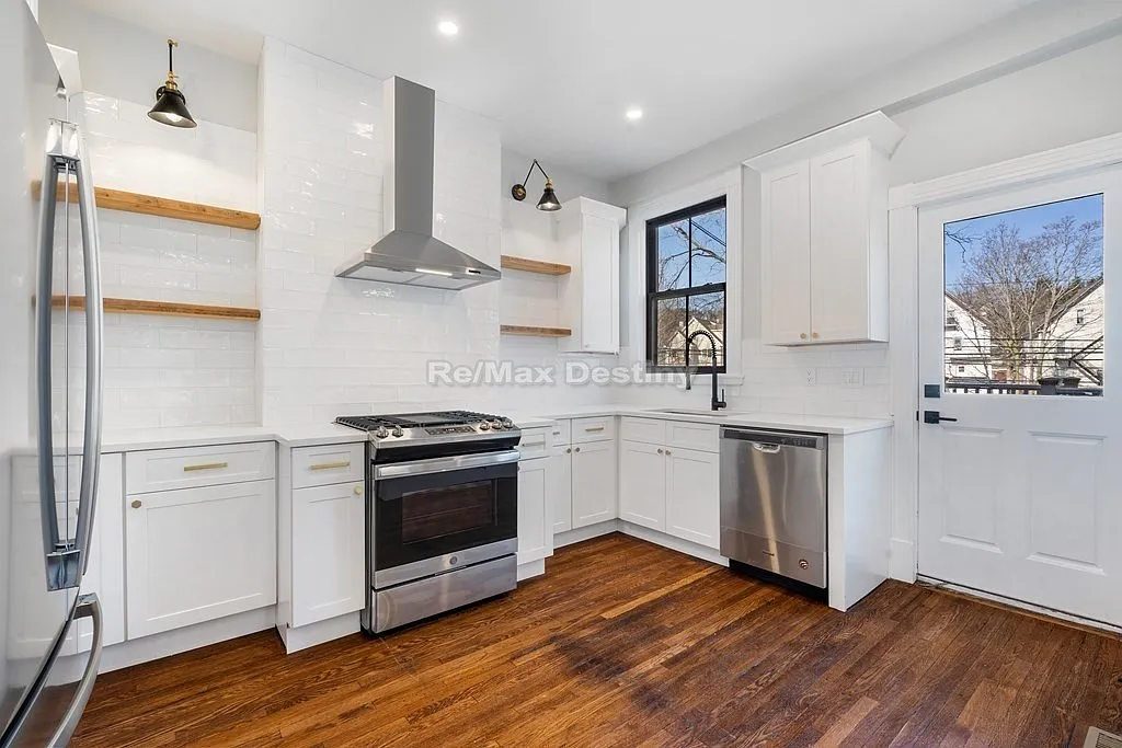 4 bed, 3.0 bath, 1992 sqft, $4,600 — Photo 4
