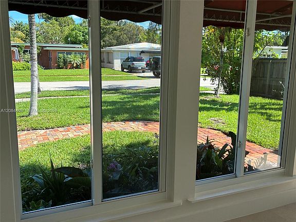3rd image of 936 SW 19th St