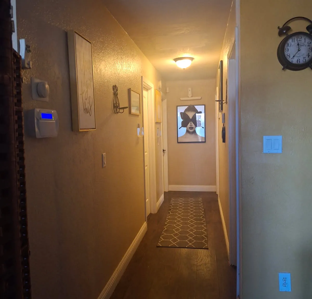 3 bed, 1.5 bath, 1056 sqft, $850 — Photo 1