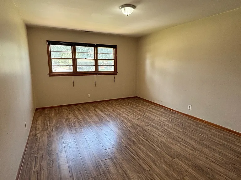 1321 E Wassall St — Photo 10