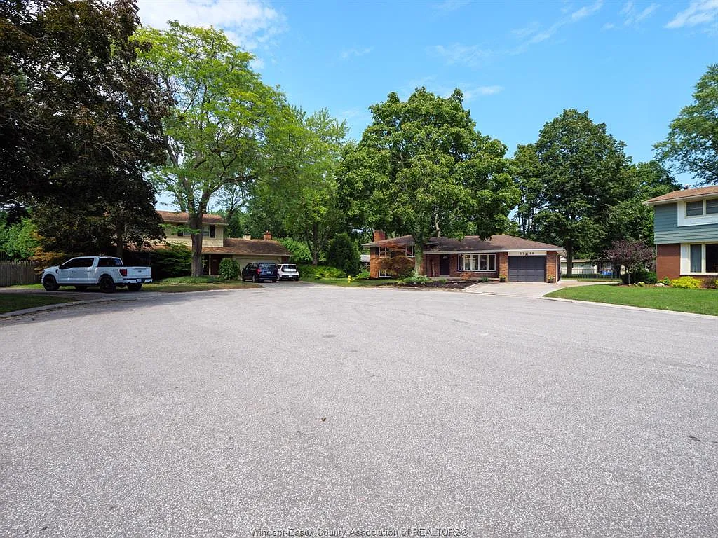 4 bed, $3,250 — Photo 2