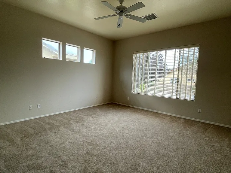 5649 N Bentley Ct — Photo 8
